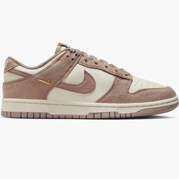 Women Nike Dunk Low - Picture 2 of 6